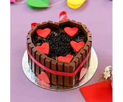 https://www.emotiongift.com/heart-shaped-kitkat-cake